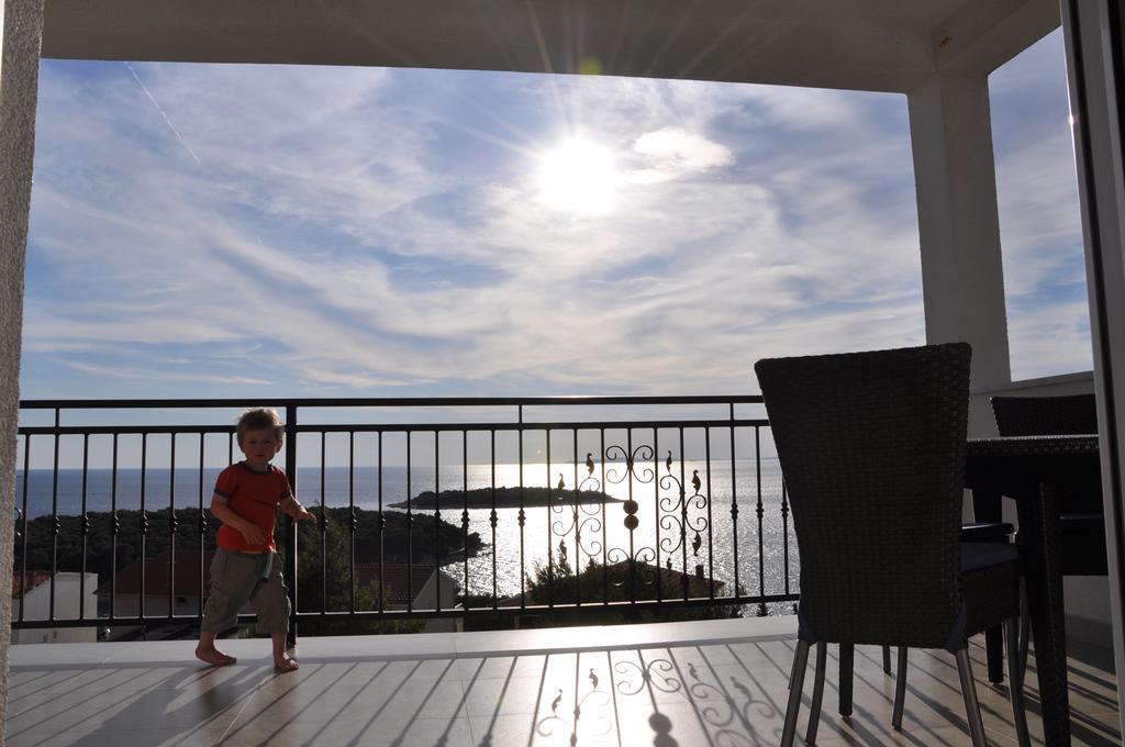 Lovely Apartment With Beautiful Pool Primošten Exterior foto
