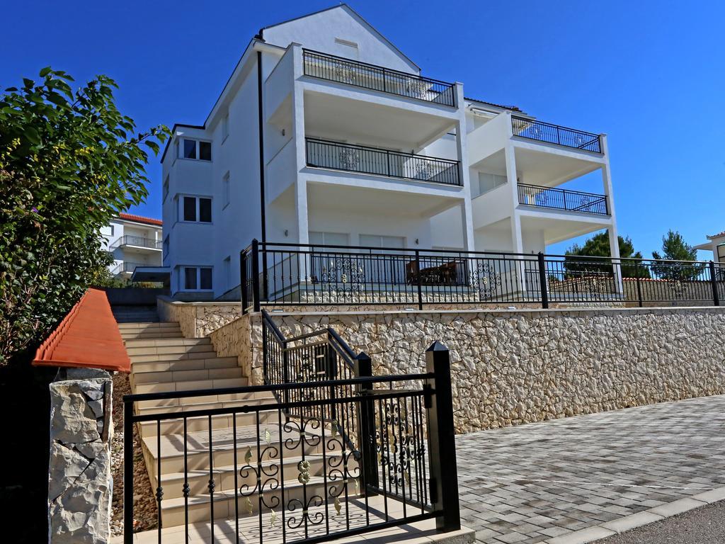Lovely Apartment With Beautiful Pool Primošten Exterior foto