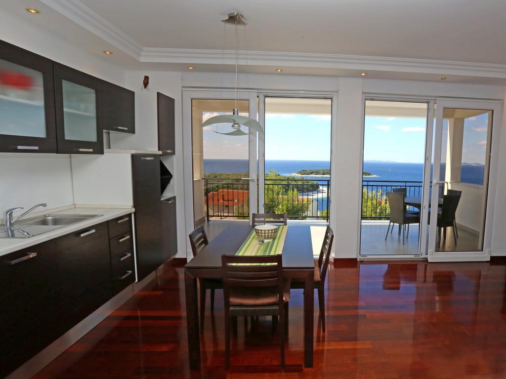 Lovely Apartment With Beautiful Pool Primošten Exterior foto