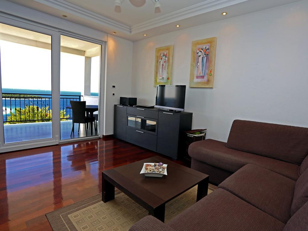 Lovely Apartment With Beautiful Pool Primošten Exterior foto